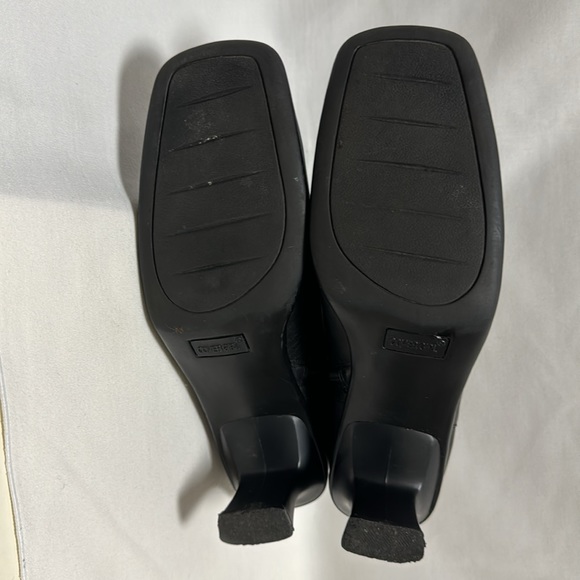 Cover Girl black ankle boots with zipper, elastic in the back - Picture 7 of 9